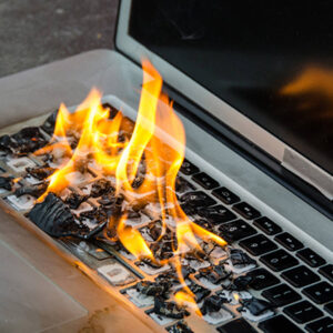 Cảnh báo! cháy nổ pin laptop khi làm việc